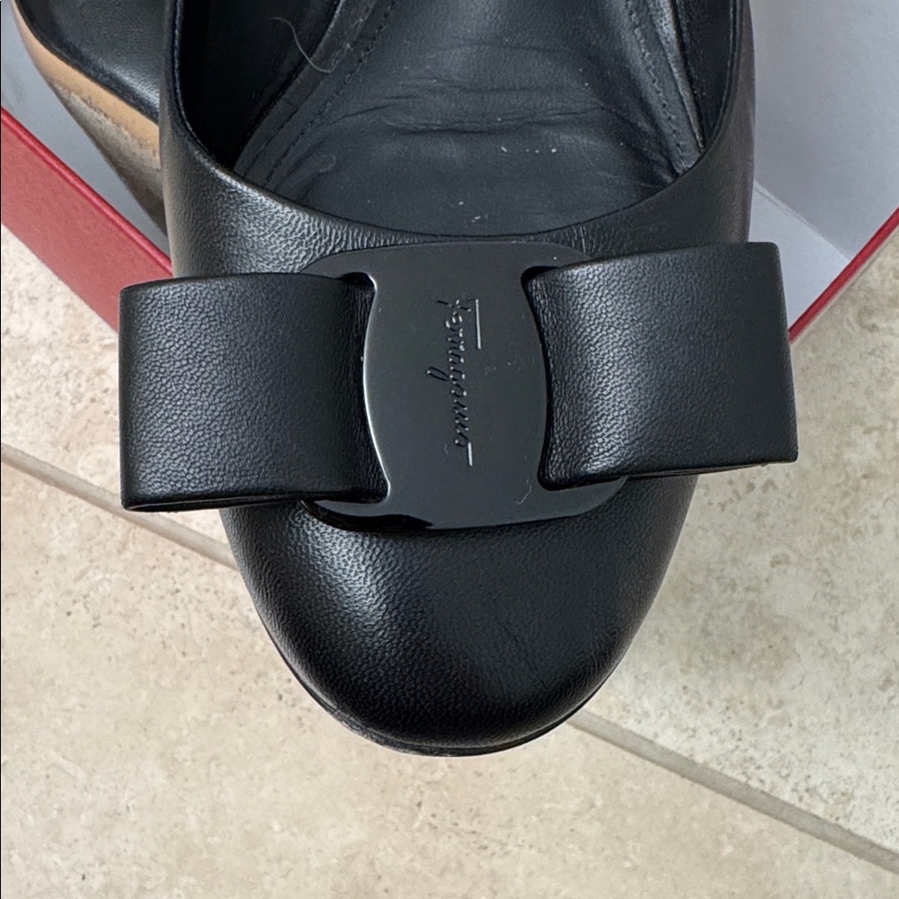 Salvatore Ferragamo IVREA CT 4.0 cm Black Leather Heels with Bow